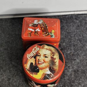 Dos Latas Metálicas Coca-Cola Vintage - imagen 2