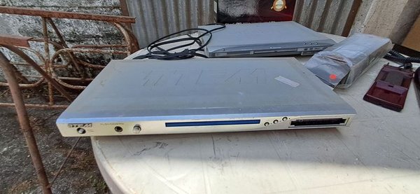 Teléfono y dos dvd en buen estado - imagen 5