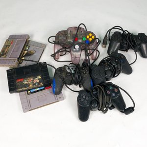 Lote de Consola Nintendo 64, Controles y Cassettes de Videojuegos - imagen 1