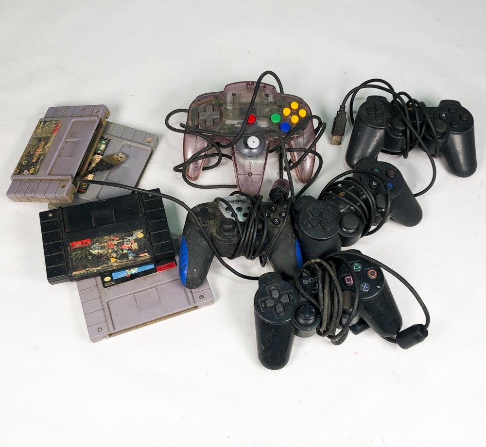 Lote de Consola Nintendo 64, Controles y Cassettes de Videojuegos