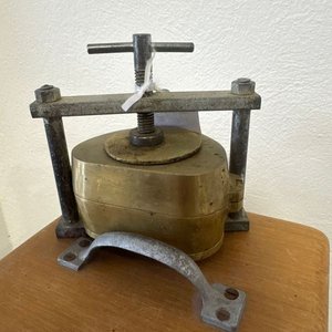 Mufla de Bronce con Caja de Madera Antigua - imagen 2