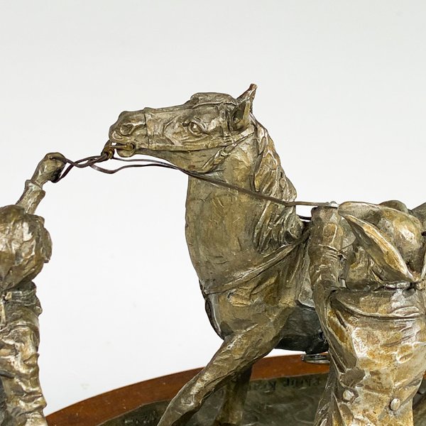 Bronce firmado, escultura de hombre y caballo con llamada a la libertad - imagen 3