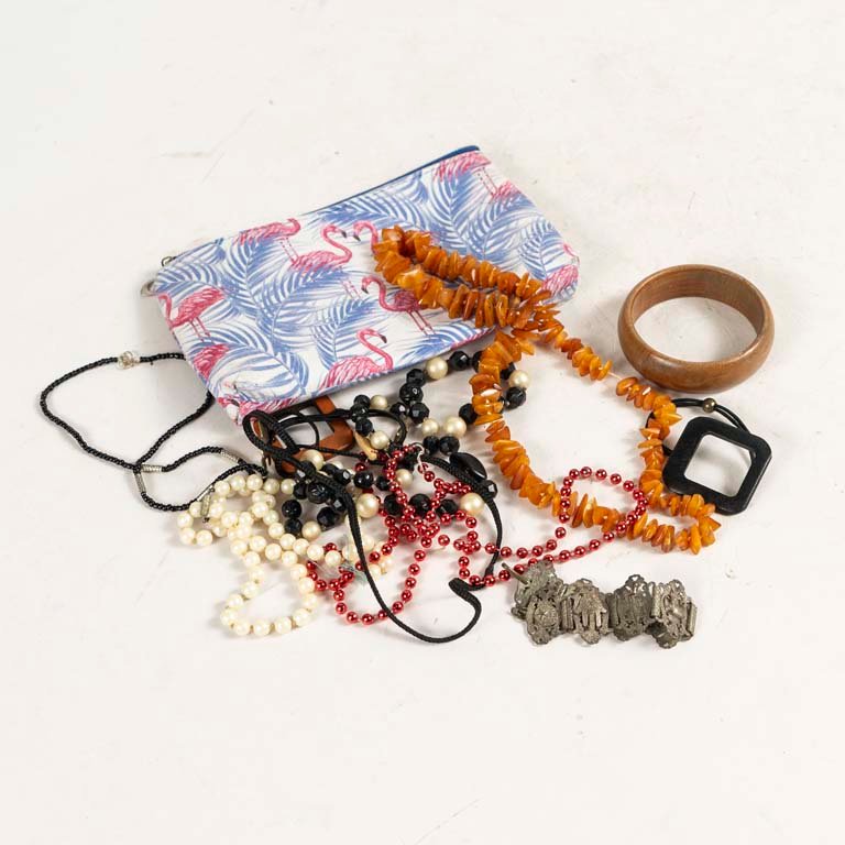 Lote siguiente: Colección de accesorios y objetos decorativos