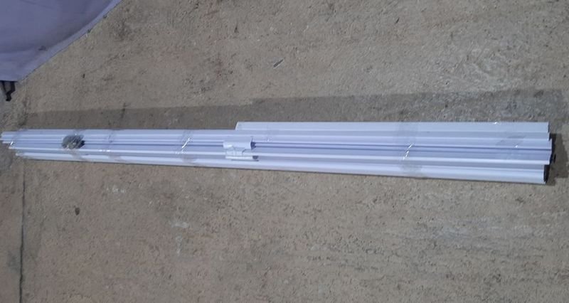 Lote siguiente: Puerta de PVC plegable sin uso
