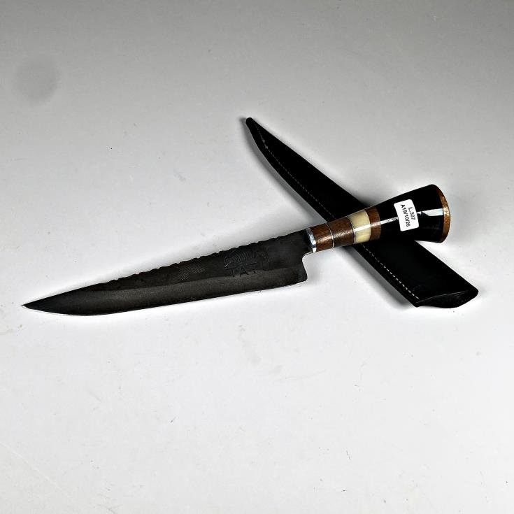 Cuchillo hoja de acero 22 cm, cabo y vaina