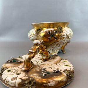 Gran Bombonera Capodimonte de Cerámica Dorada y Blanca con Detalles Verdes - imagen 2