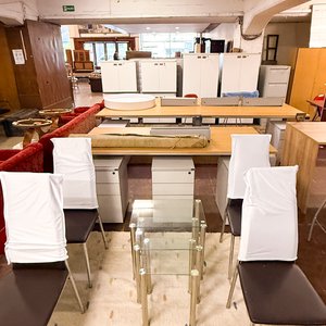 Lote siguiente: Lote de Muebles de Oficina y Hogar
