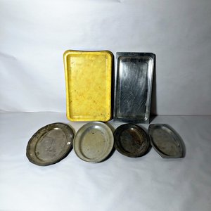 Lote siguiente: Seis Bandejas Metálicas y Plásticas de Diversas Formas