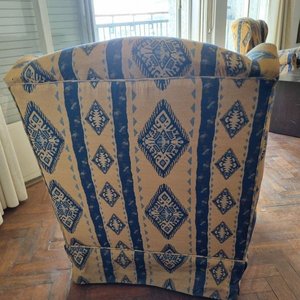 Importante Sillón de Living con Diseño Geométrico en Tela Azul y Beige - imagen 4