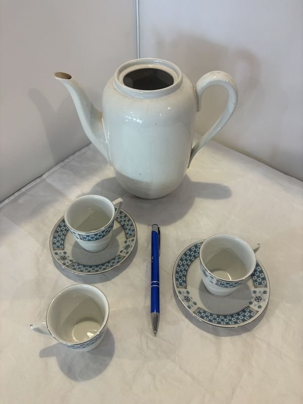 Tetera con 3 tazas y 2 platos de porcelana - imagen 2