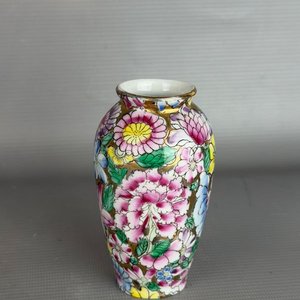 Jarrón Pequeño de Porcelana de Macao Estilo "Diez Mil Flores" - imagen 2