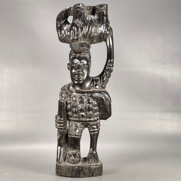 Talla de Madera: Hombre con Elefante en la Cabeza, 39cm - imagen 1