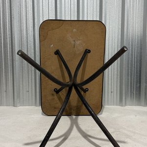 Par de Mesas Auxiliares con Estructura Metálica y Tapa de MDF - imagen 3