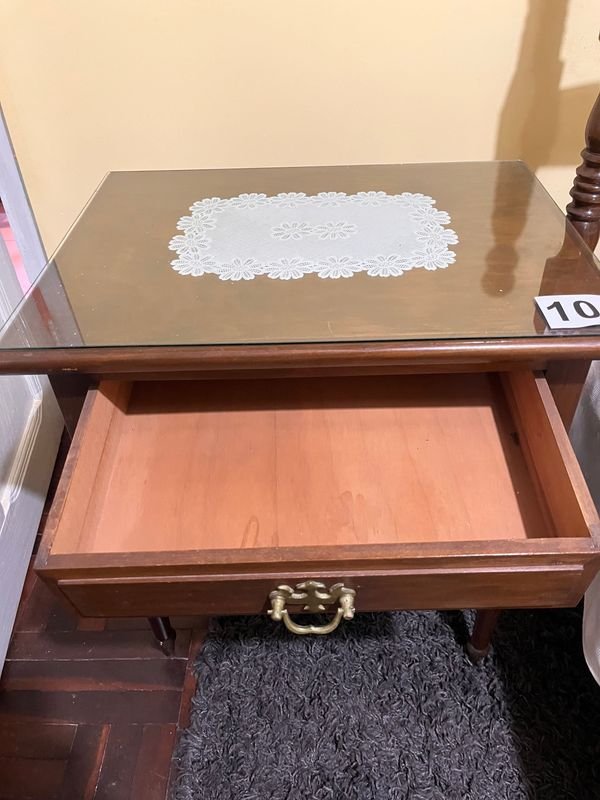 MESA DE LUZ INGLESA CON VIDRIO - imagen 3