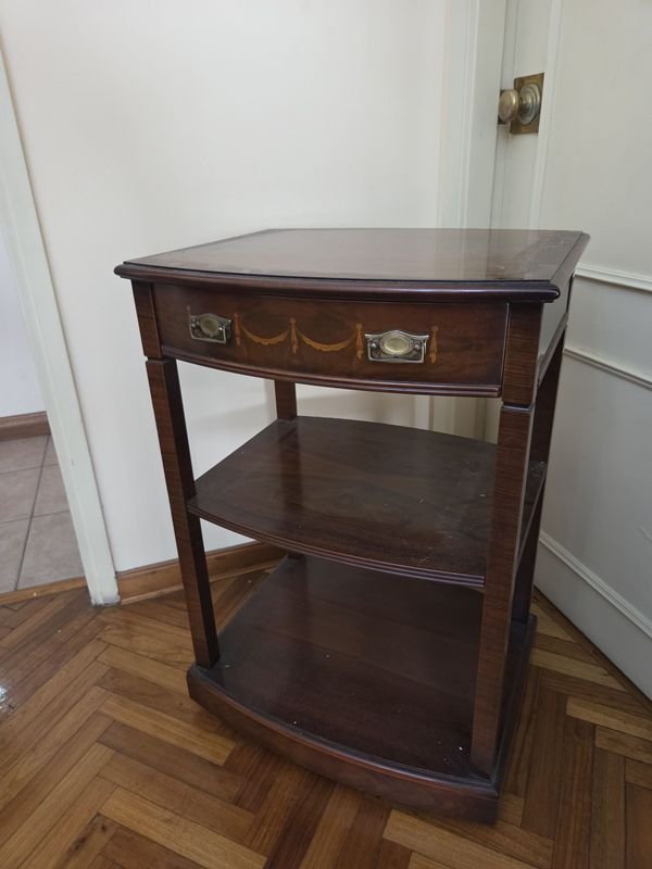 Mesa en 3 niveles con marquetería de alta calidad
