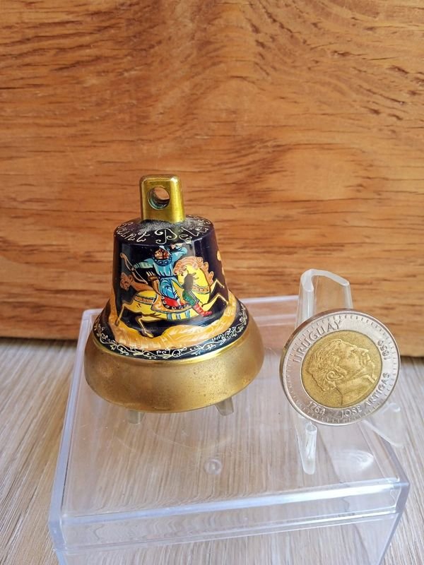 Campana Rusa en Bronce y Esmalte con Badajo y Escenas Tradicionales - imagen 4