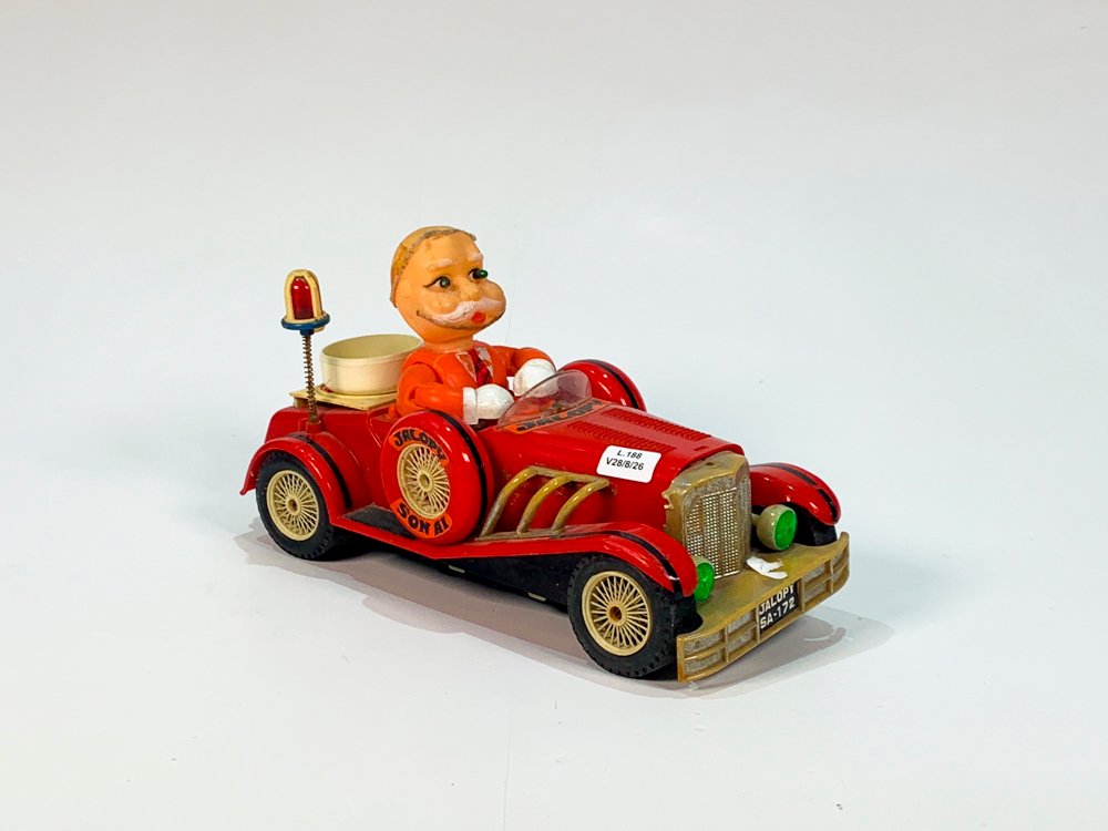 Auto Rojo de Plástico con Figura de Anciano - Son Ai Toys (1984)