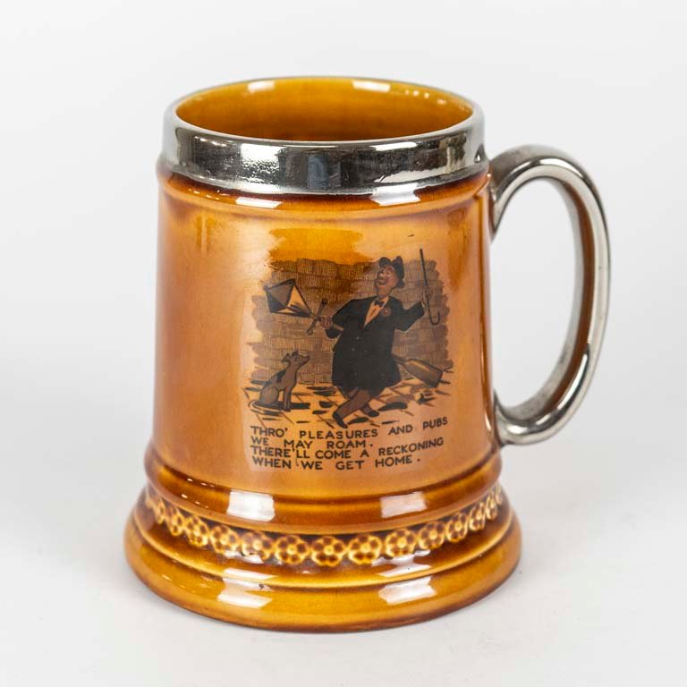 Lote anterior: Jarra de cerveza de loza ingresa - Medidas: alto 15cm