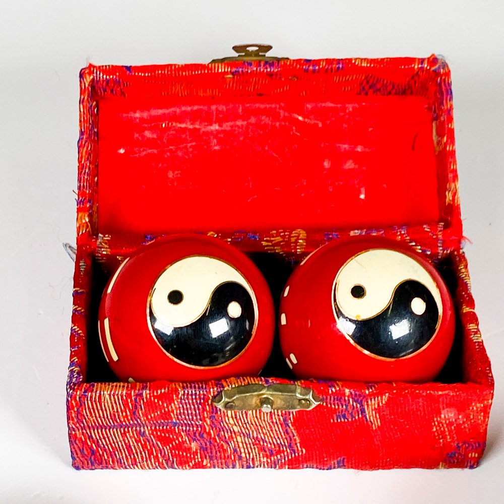 Cepillos y estuche con bolas chinas - imagen 2