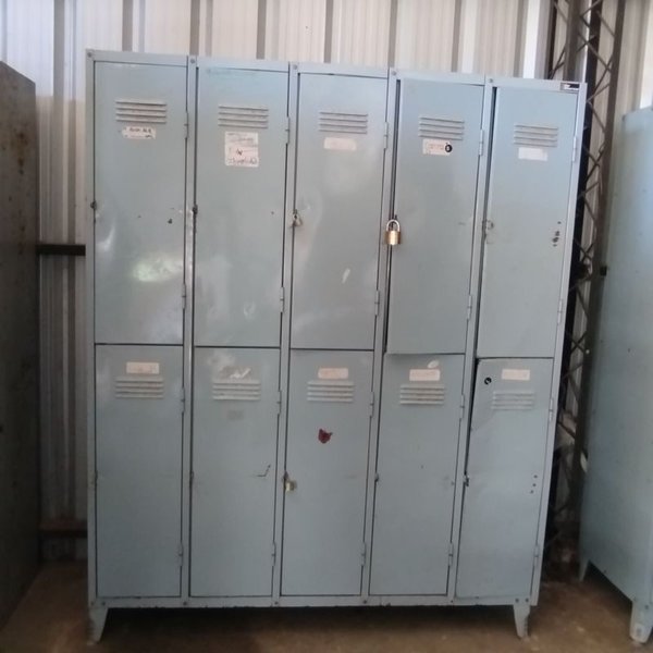 Almacén metálico Demarco de 10 puertas - imagen 1