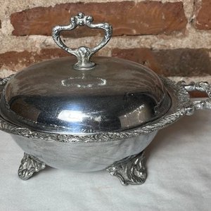 Guisera Antigua de Platina con Tapa Cincelada y Repujados - imagen 3