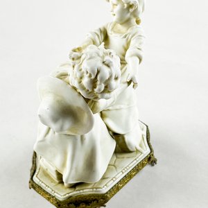 Figura de niñas en Biscuit en base de bronce de 15 cm - imagen 3