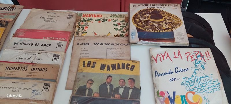 Gran lote de libros y accesorios en buen estado - imagen 5