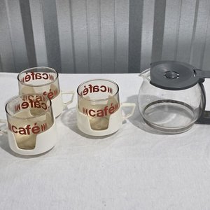 Juego de 3 Tazas de Vidrio con "Café" y Cafetera Transparente - imagen 3