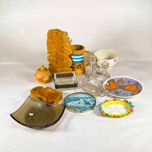 Lote siguiente: Lote de Artículos Varios: Jarra de Madera, Porta Velas, Despojador y Más