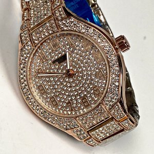 Reloj de Pulsera para Dama con Malla Metálica y Cristales - imagen 2