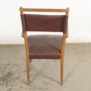 Butaca Americana Tapizada en Cuero Bordó con Detalles en Madera - imagen 3