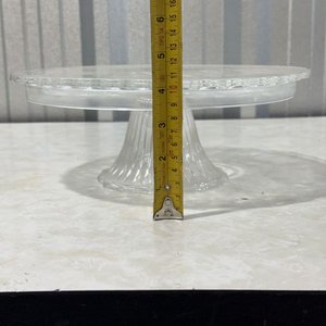 Lote de 4 piezas de vidrio y cristal: jarra, pastelera, florero y caramelera - imagen 10