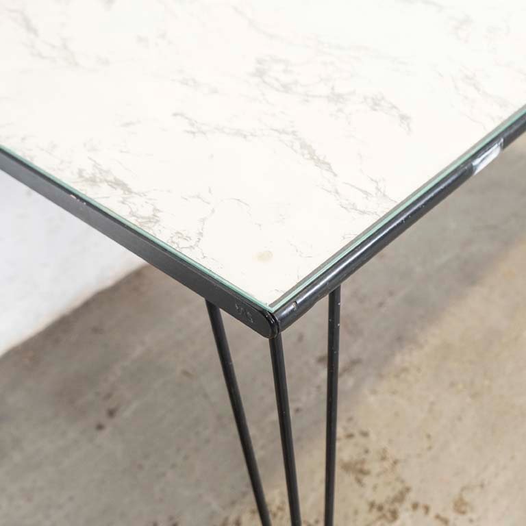Mesa de comedor con base de hierro y tapa de madera melamínica - imagen 2