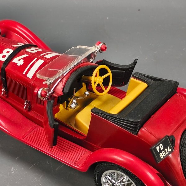 Modelo de coche Alfa Romeo Mille Miglia 1750 en escala 1/18 - imagen 4