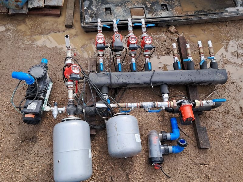 Sistema de Bombas Recirculadoras con Red de Distribución e Hidroesferas