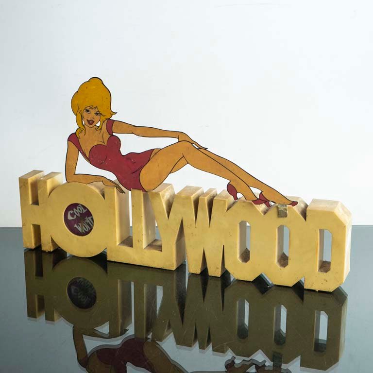 Lote siguiente: Cartel con reloj Hollywood en excelente condición