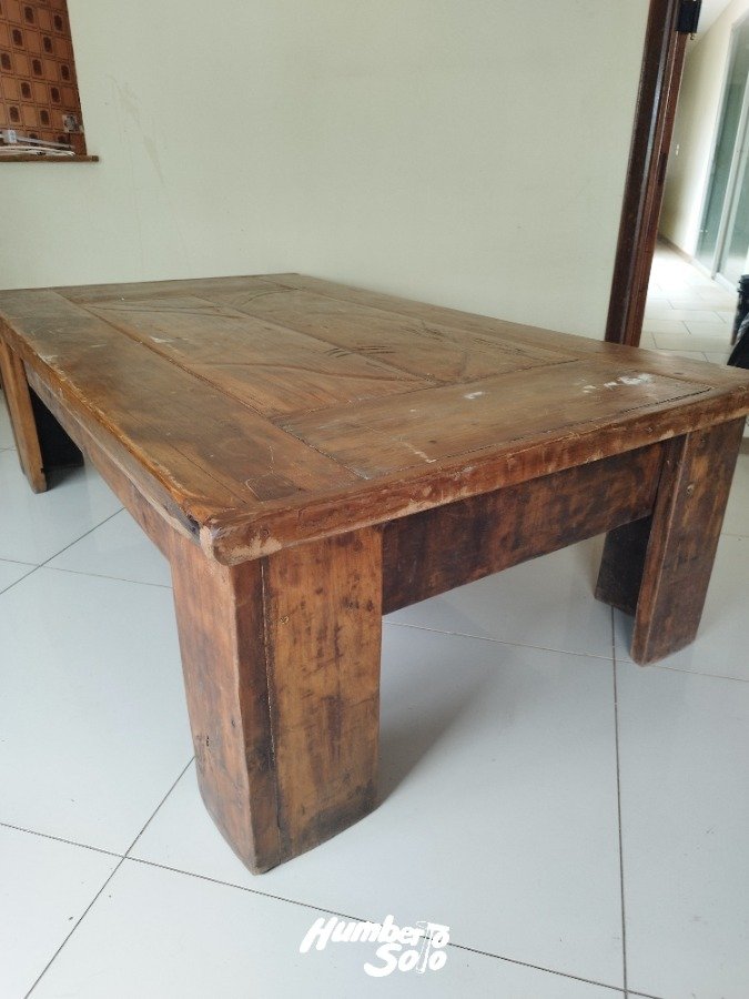 Mesa de Living Rústica de Madera Noble