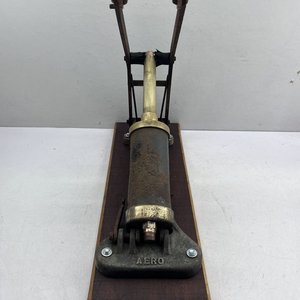 Inflador Inglés Antiguo "The Aerograph Co. Ltd." de Hierro, Bronce y Madera - imagen 4