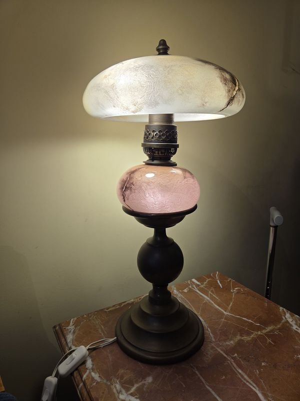 Lote siguiente: Lámpara inglesa en bronce y cristal con luces independientes