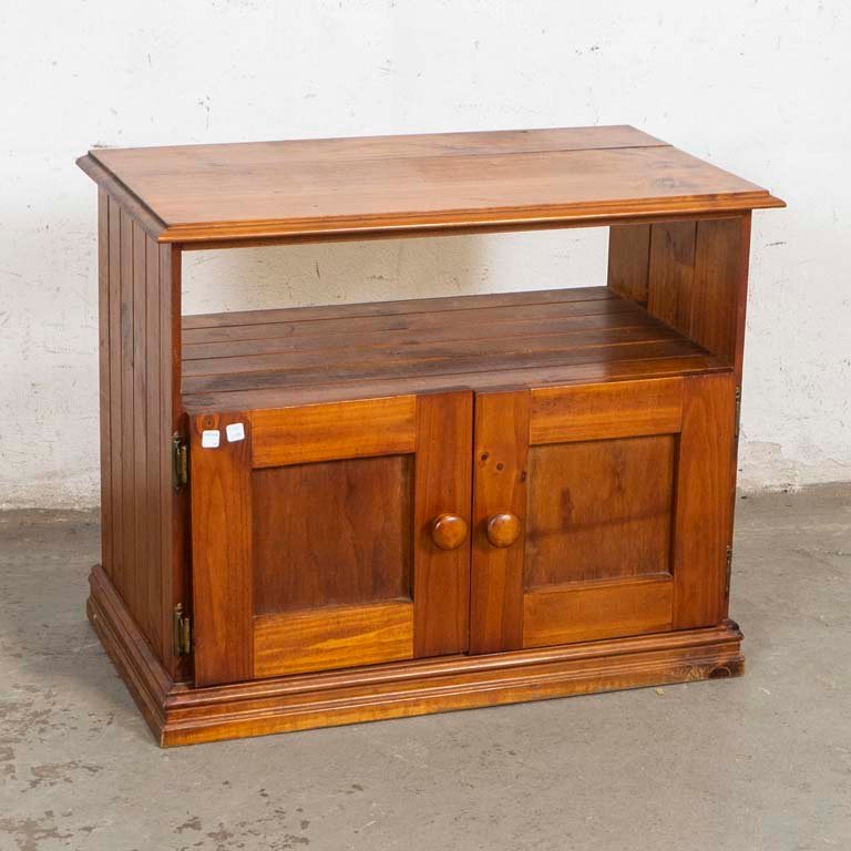 Mesa de TV Rústica de Pino con Dos Puertas y Detalles de Lustre