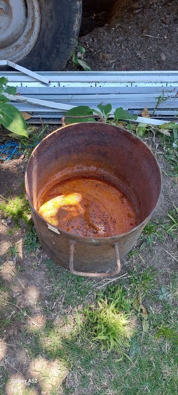 Olla de chapa antigua en buen estado - imagen 2