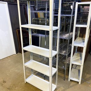 Lote siguiente: Estantería Metálica Blanca de Cinco Estantes