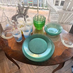 Jarra de Vidrio, Vasos, Platos y Cuencos Verdes - imagen 2