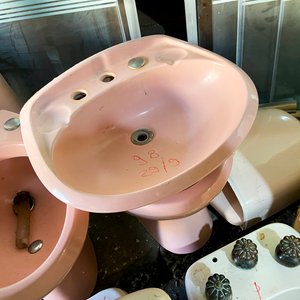 Juego de Baño Rosa: Inodoro, Bidet y Pileta con Pie Usados - imagen 4