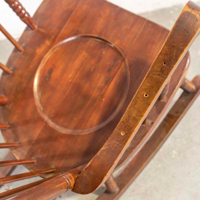 Silla de Madera Windsor con Detalles Decorativos - imagen 2