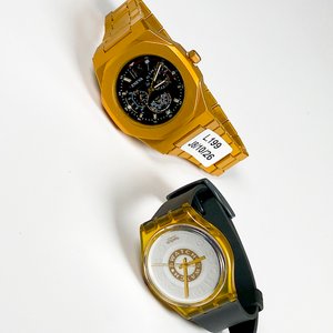 Dos Relojes de Pulsera para Caballero: Geneva Dorado y Swatch Transparente - imagen 2