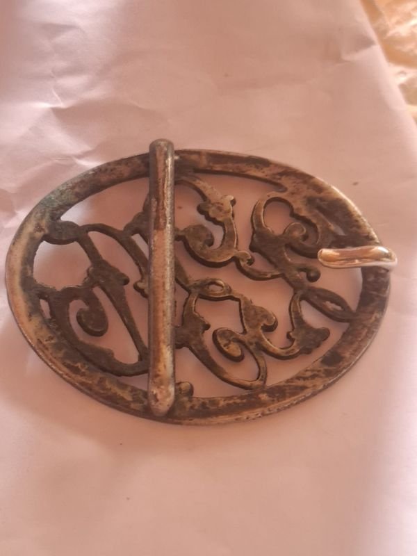 Plata y Oro Antiguo con Diseño Intricado - imagen 3