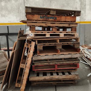 Lote de Pallets, Marcos y Tableros de Madera Usados - imagen 3