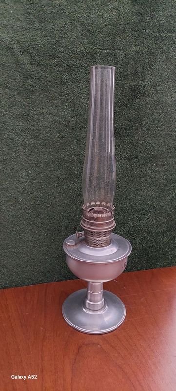 Lámpara de vidrio claro con base metálica - imagen 6
