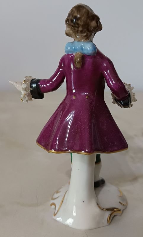 Figurita de Porcelana Alemana del Romanticismo Europeo - imagen 3